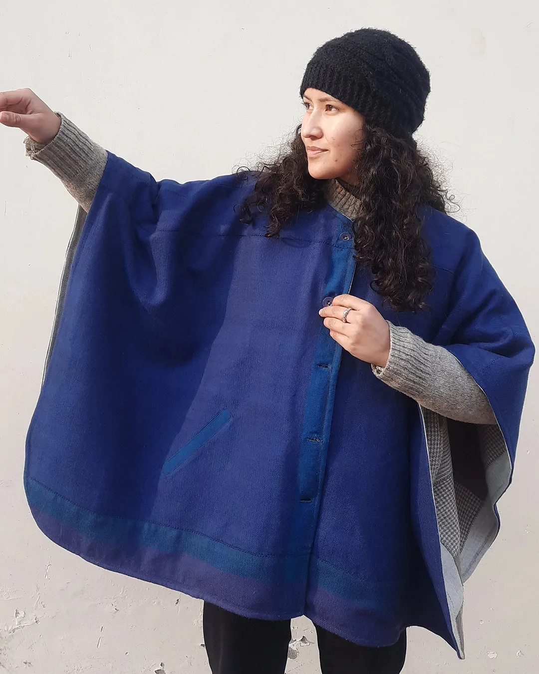 2:FACE REVERSIBLE MERINO PONCHO