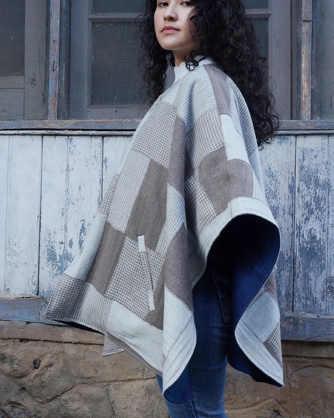 2:FACE REVERSIBLE MERINO PONCHO