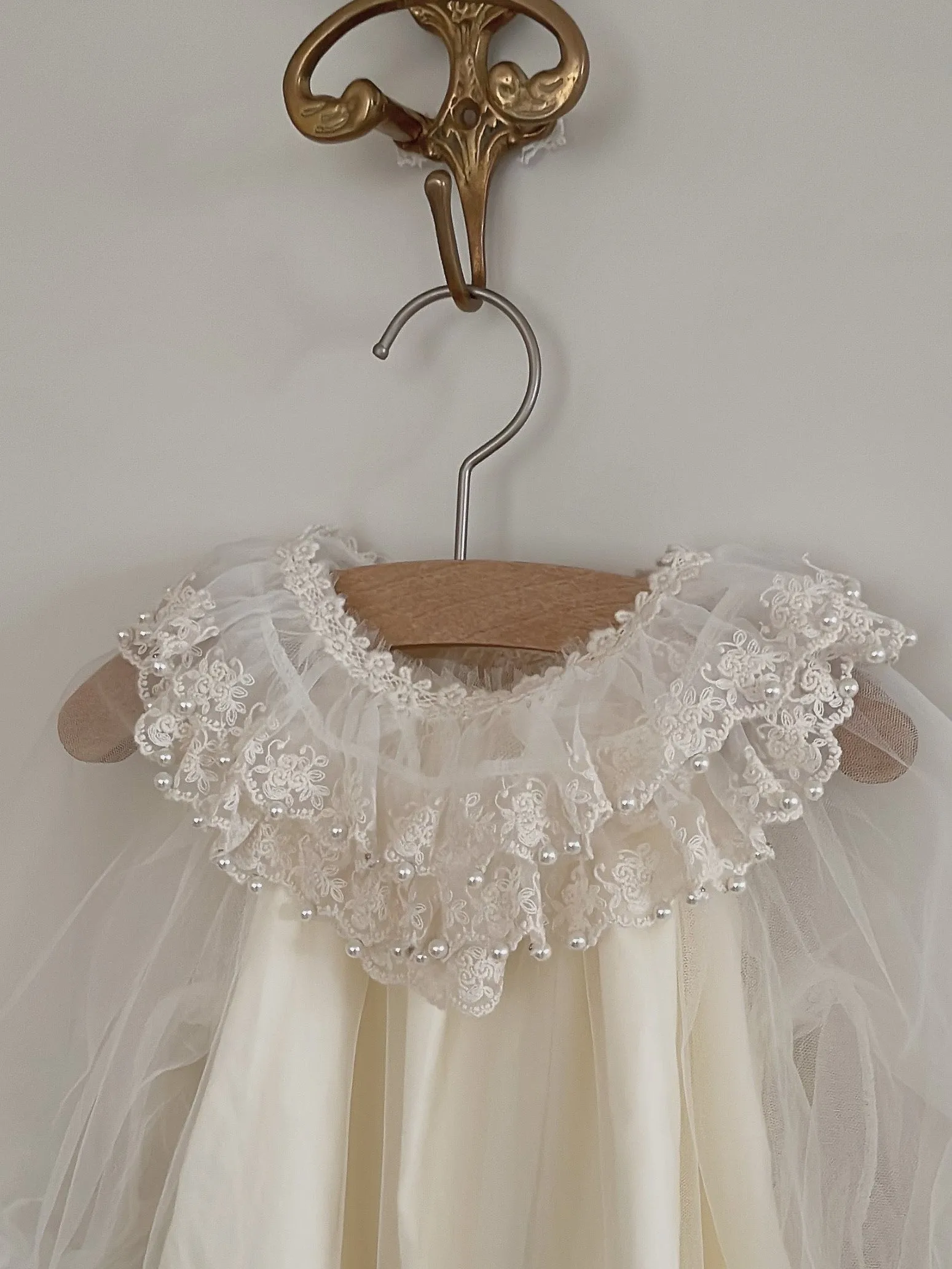 Aisha Pearl Frill Neck Collar