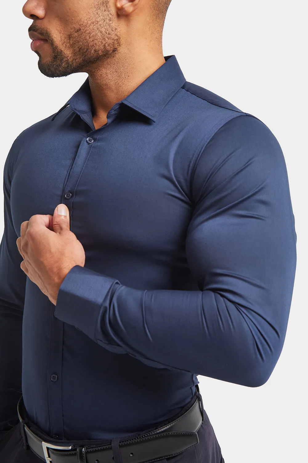 Athletic Fit Dress Shirt in Navy