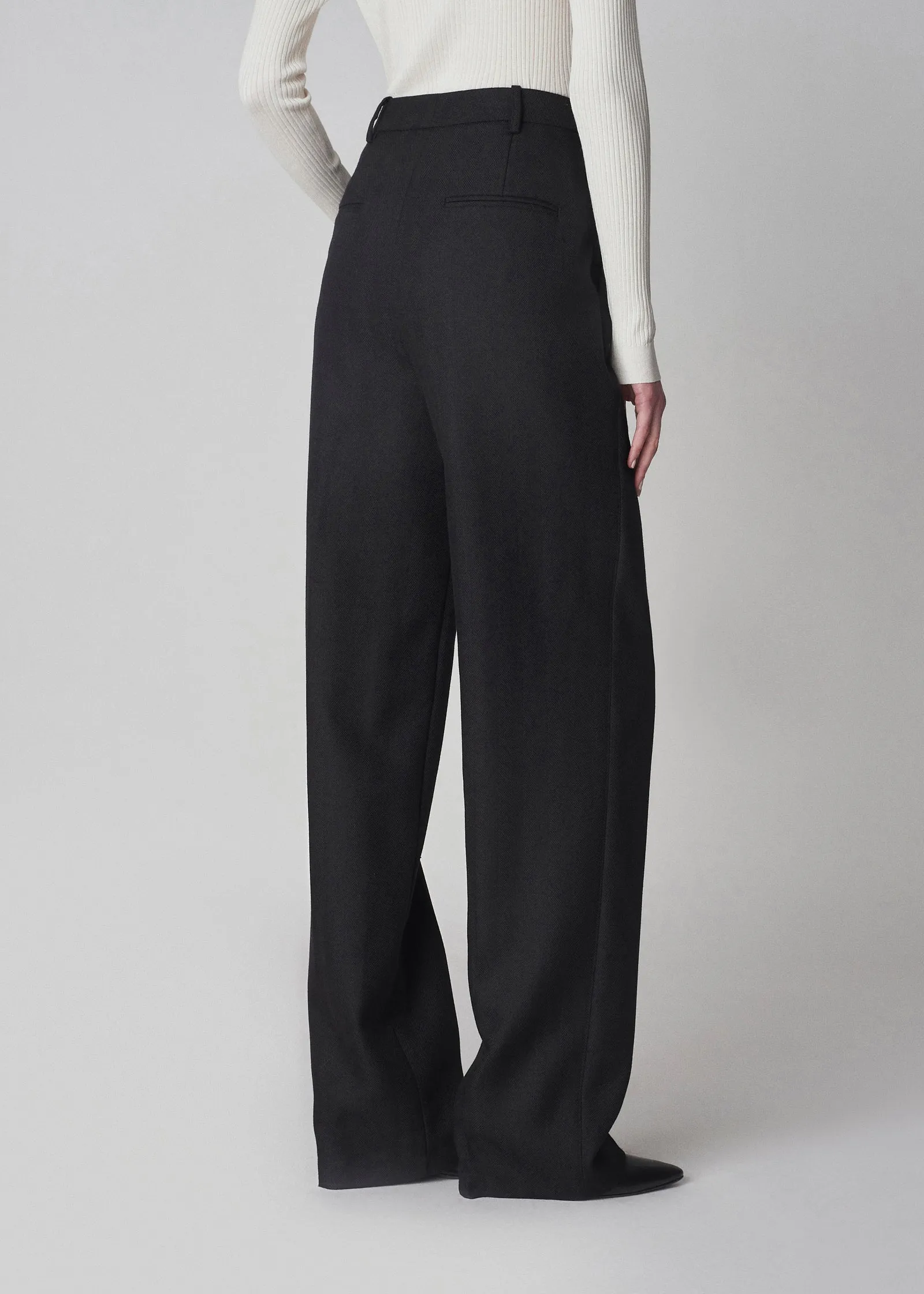 Flat Front Herringbone Trouser in Virgin Wool - Black