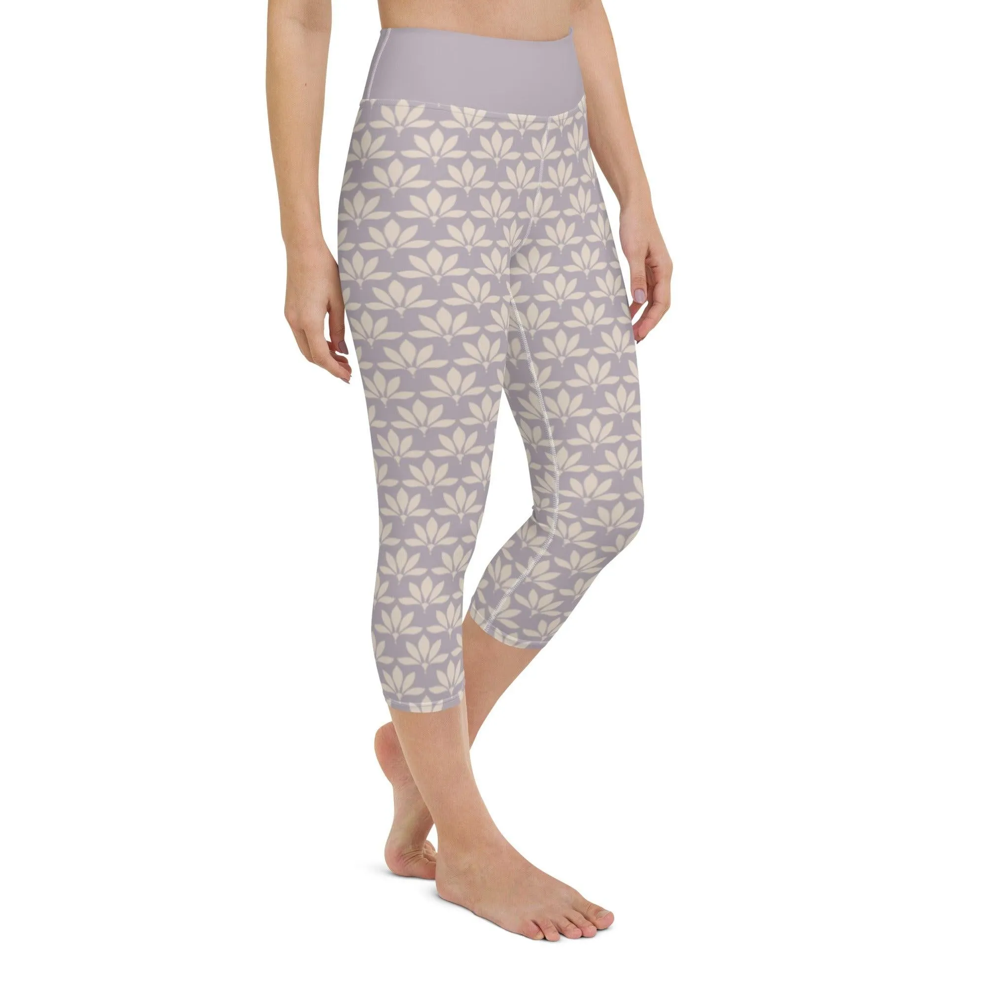 Lilac Flower Women's Capri Yoga Pants