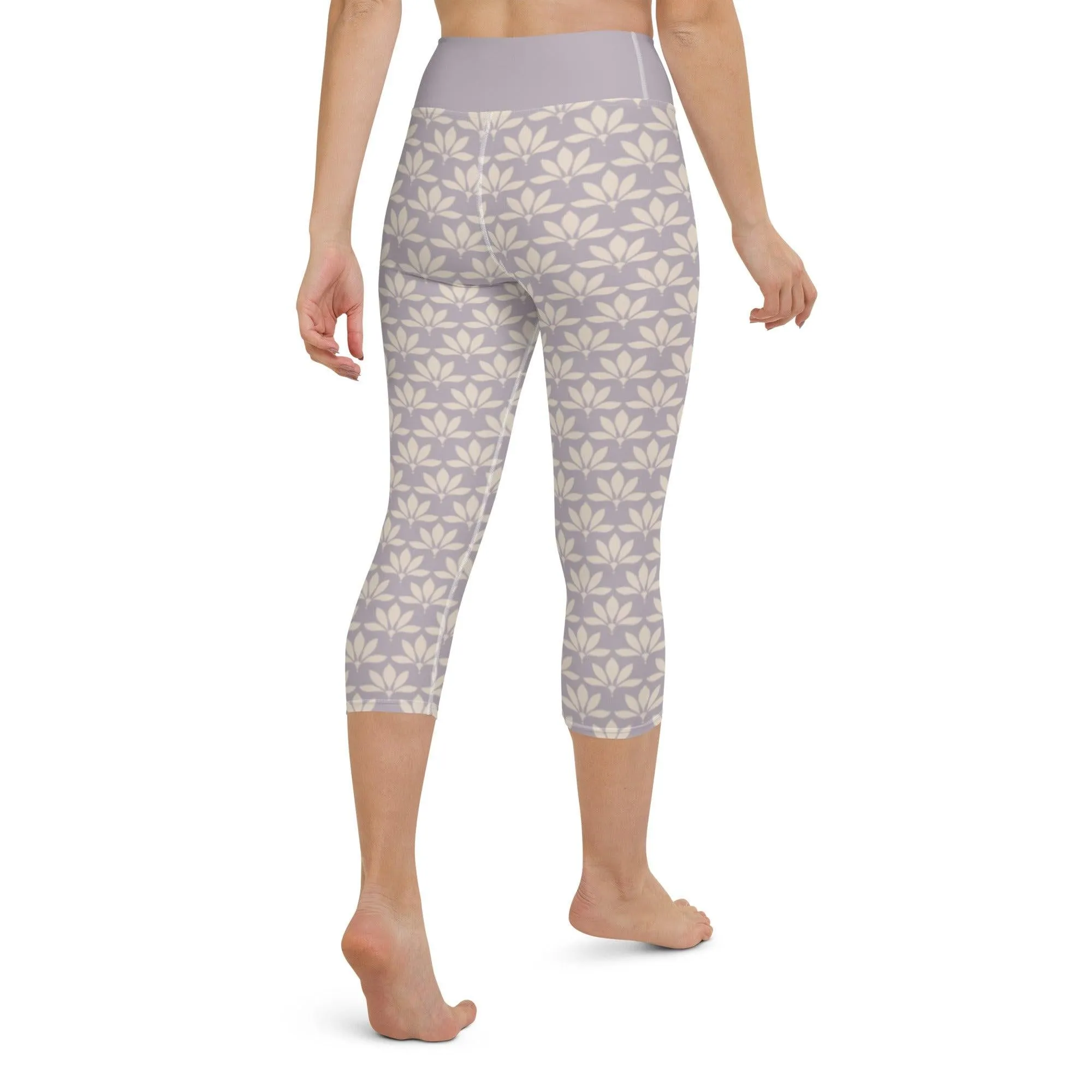 Lilac Flower Women's Capri Yoga Pants