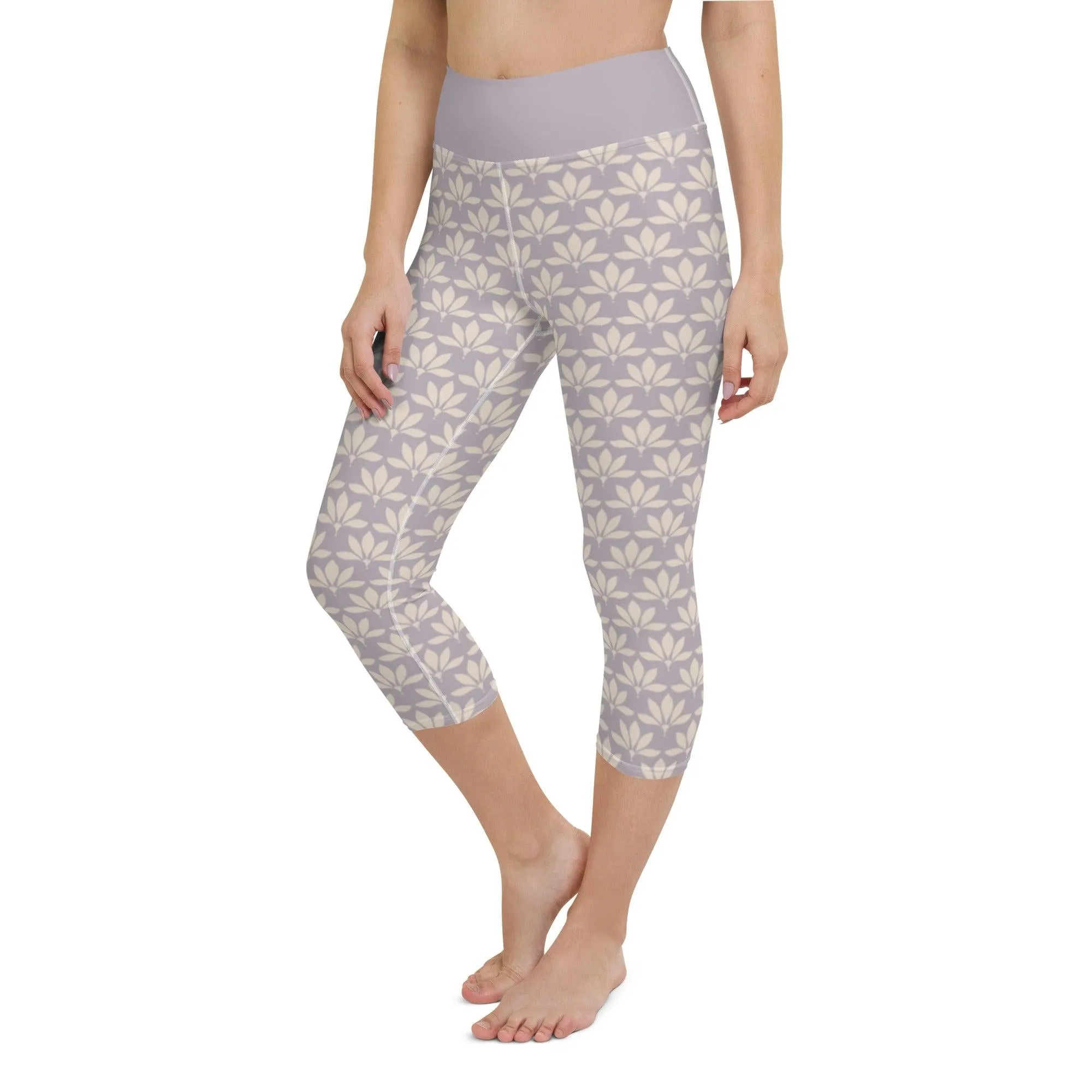 Lilac Flower Women's Capri Yoga Pants