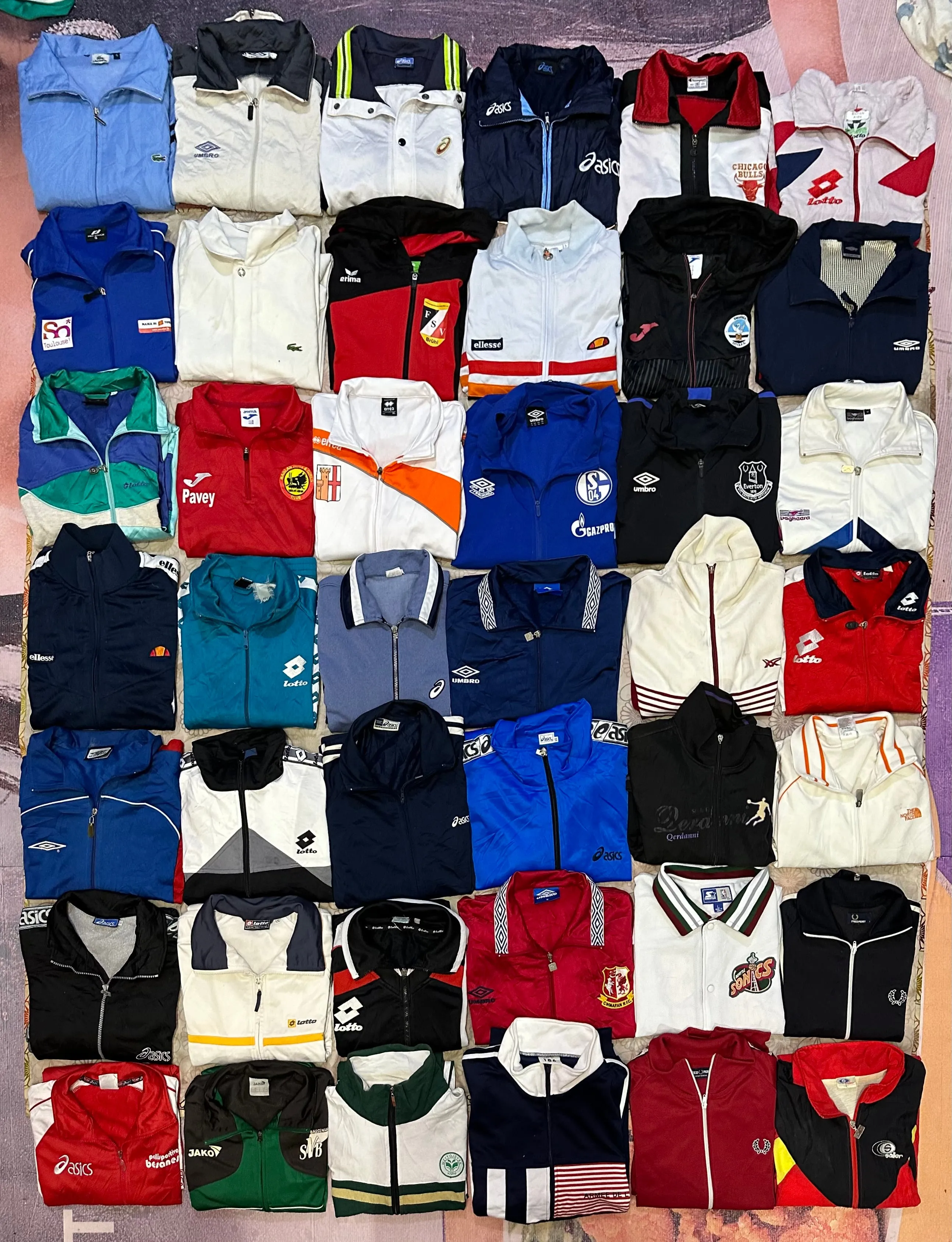 Mix Branded Vintage track jackets 42 piece