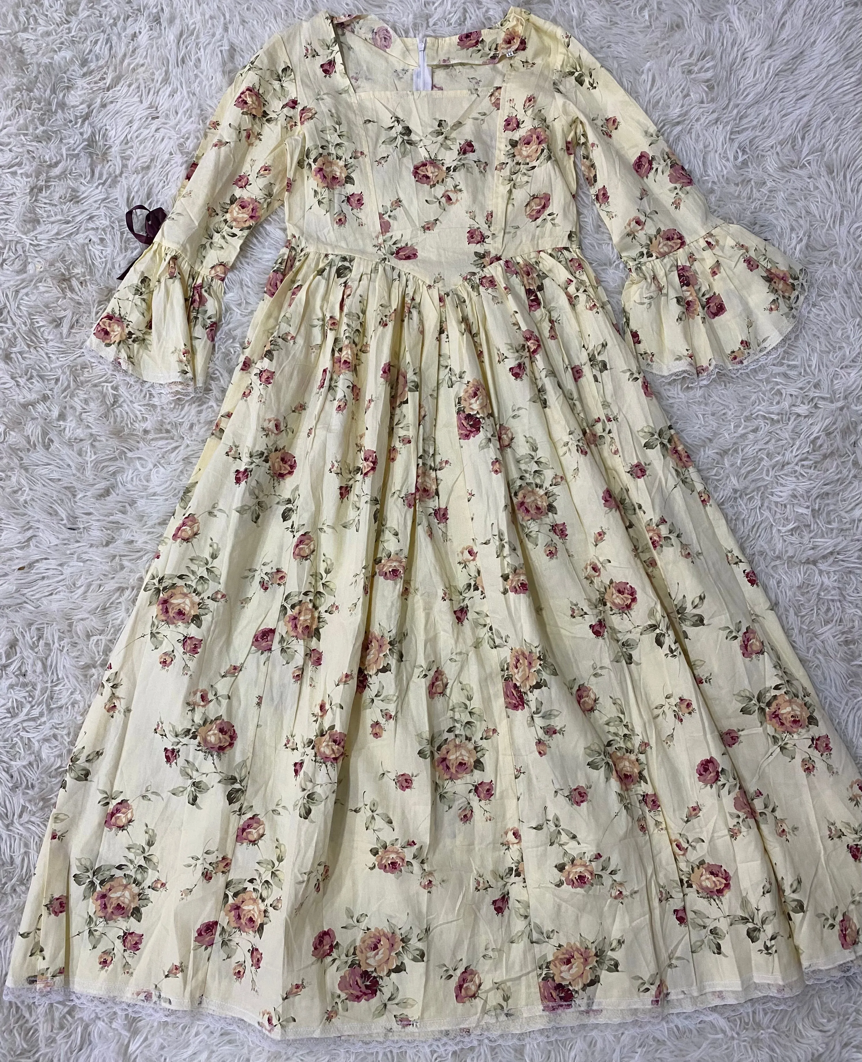 Vintage 70’s Ladies Dresses - 30 Pieces